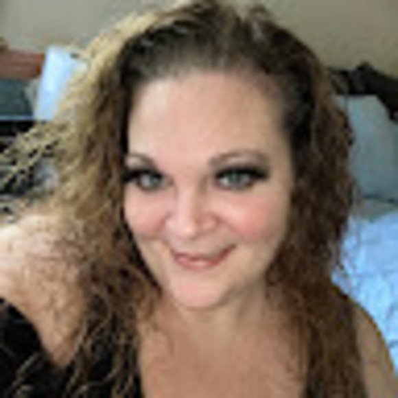 Meet your Posher, Lisa - Picture 1 of 1